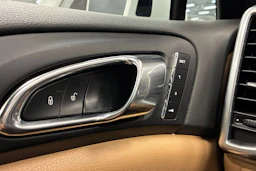 valkoinen Porsche Cayenne 2015 kuva 19.