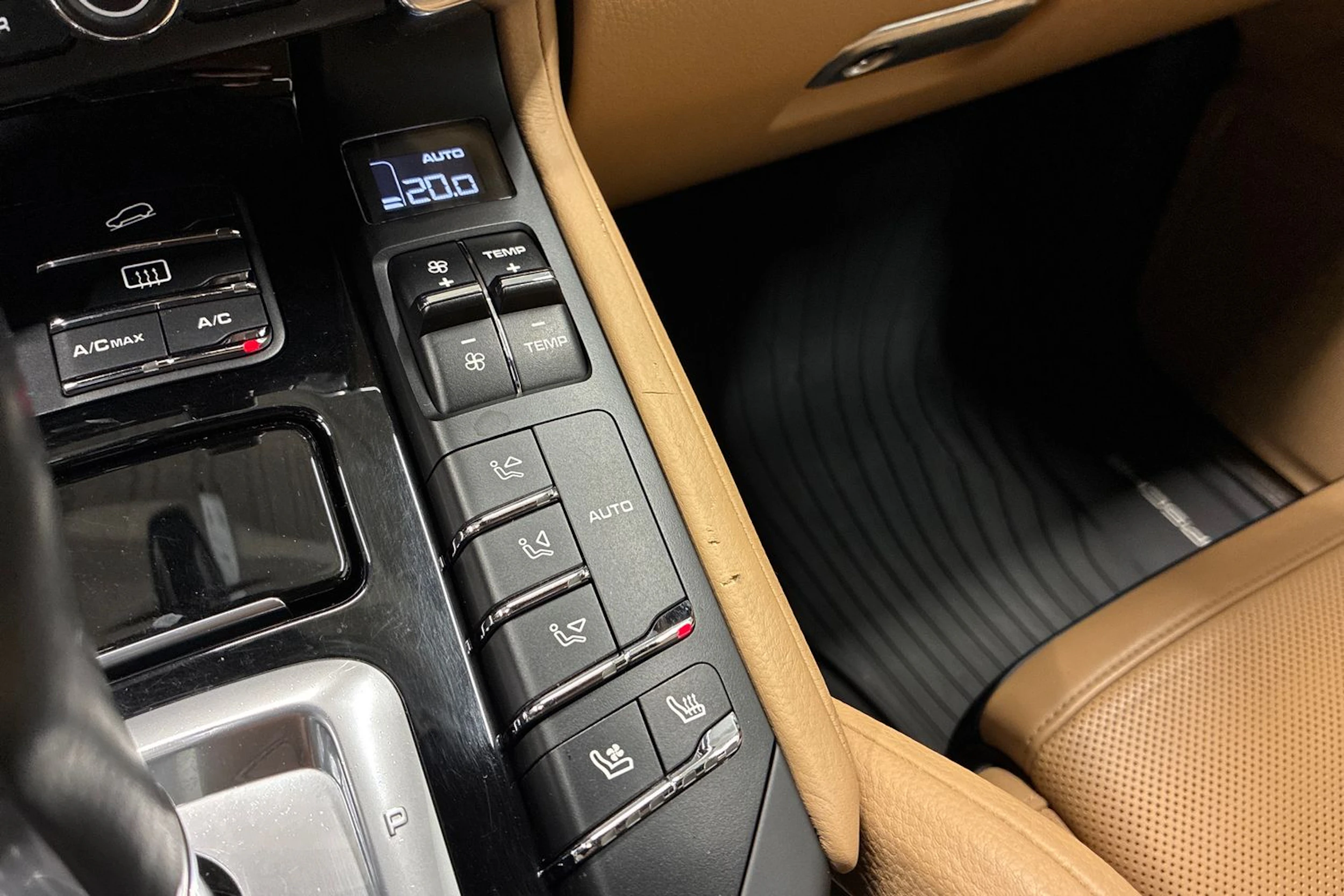 valkoinen Porsche Cayenne 2015 kuva 22.
