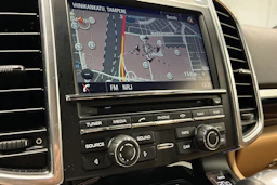 valkoinen Porsche Cayenne 2015 kuva 23.