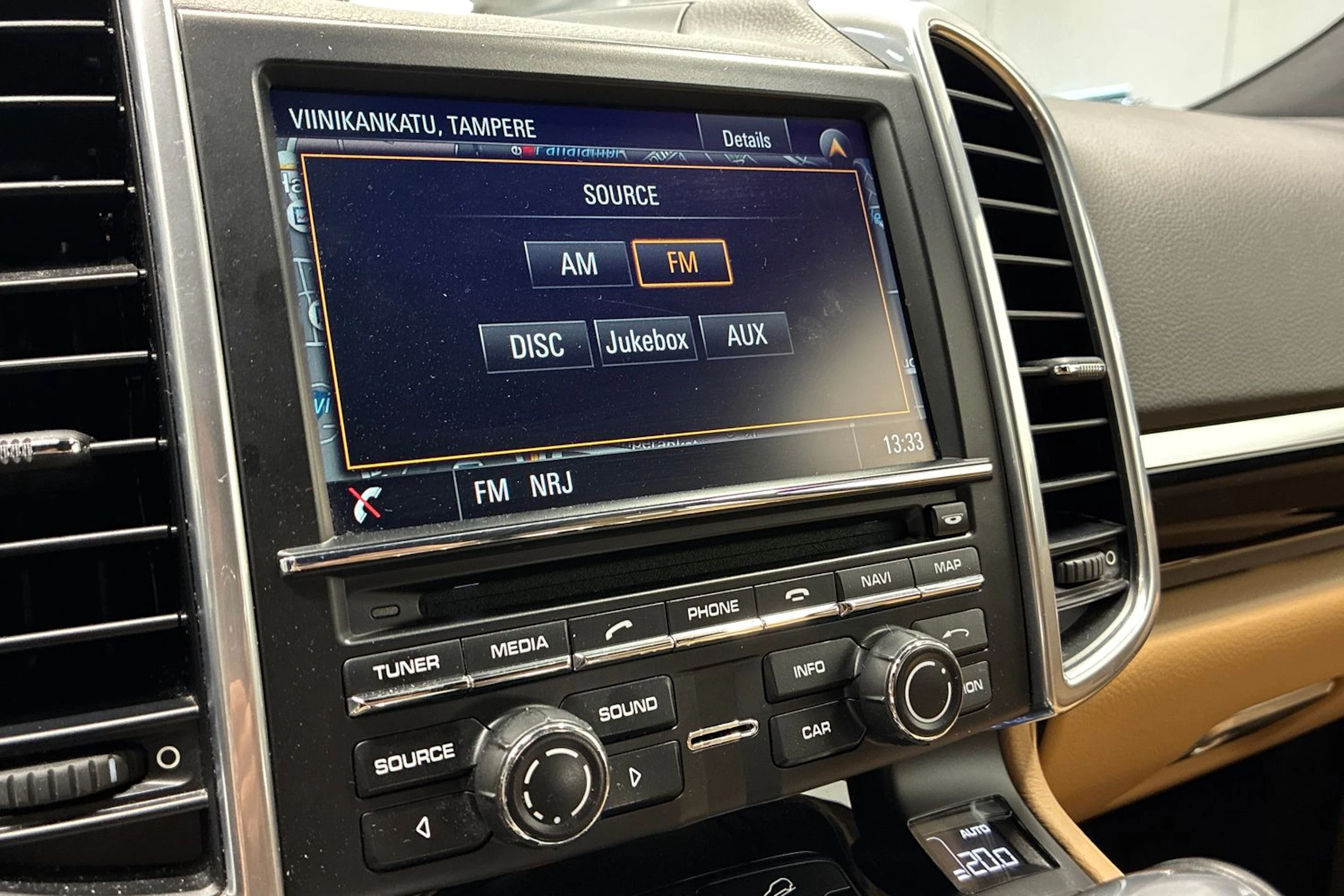 valkoinen Porsche Cayenne 2015 kuva 25.