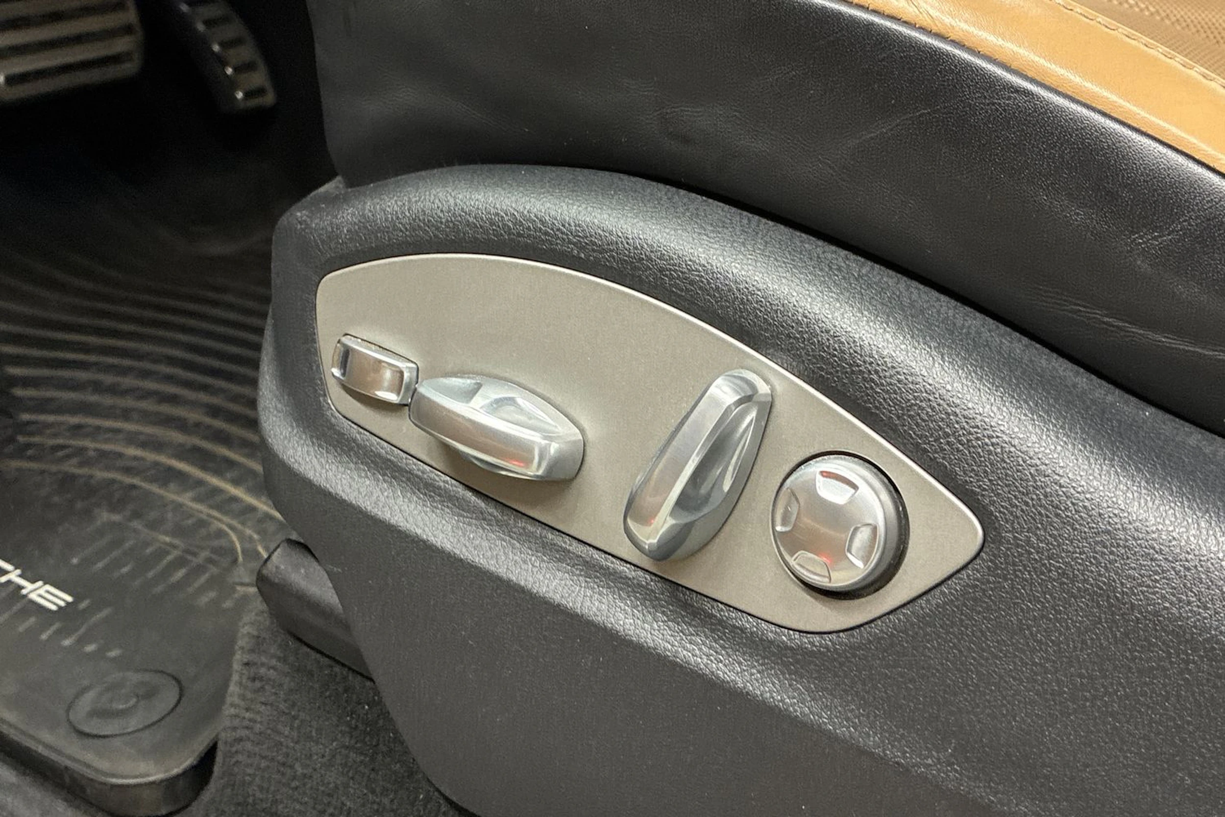 valkoinen Porsche Cayenne 2015 kuva 26.