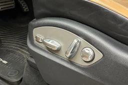 valkoinen Porsche Cayenne 2015 kuva 26.