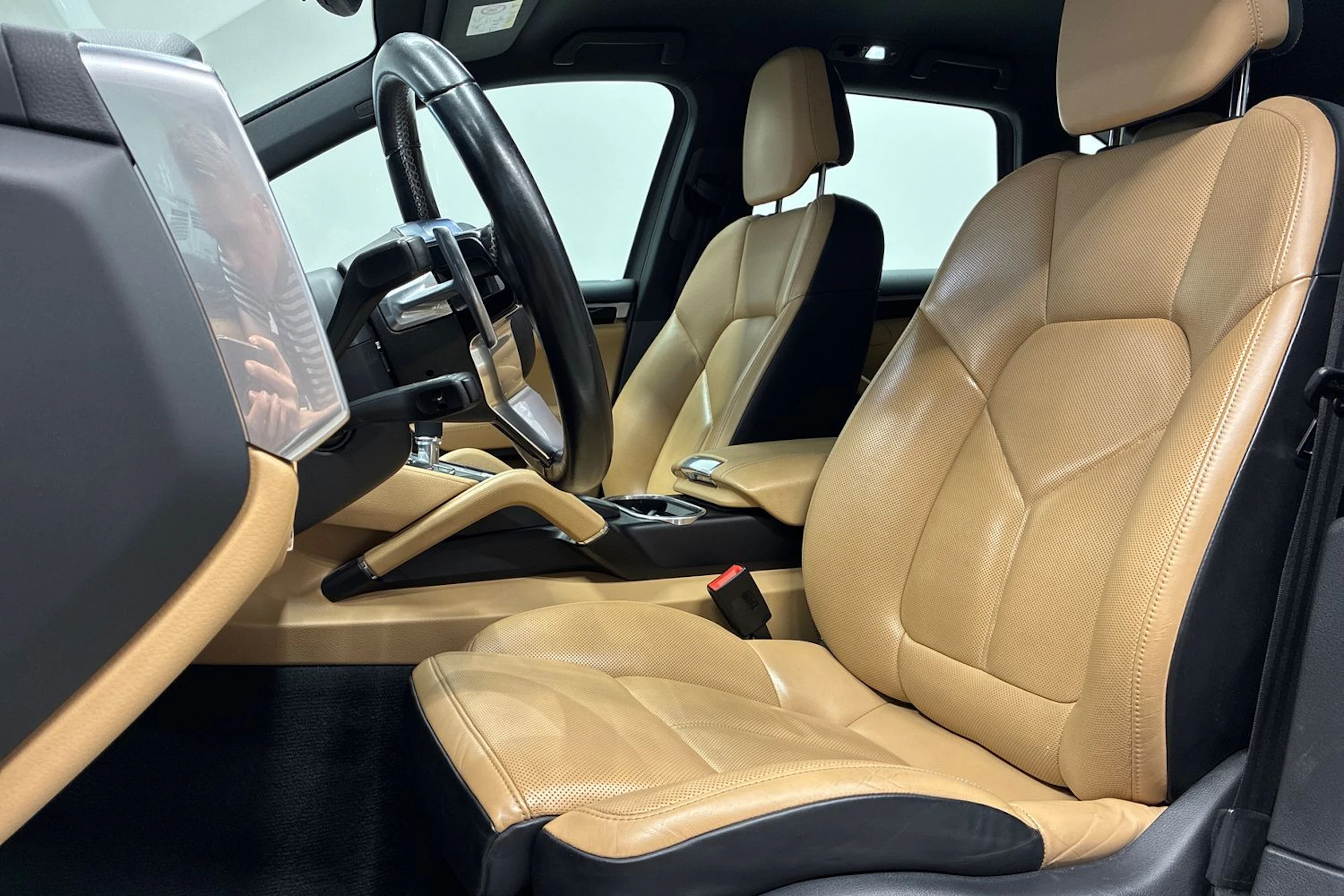 valkoinen Porsche Cayenne 2015 kuva 27.