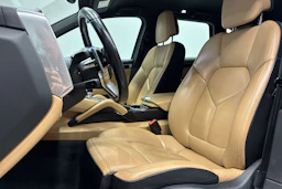 valkoinen Porsche Cayenne 2015 kuva 27.