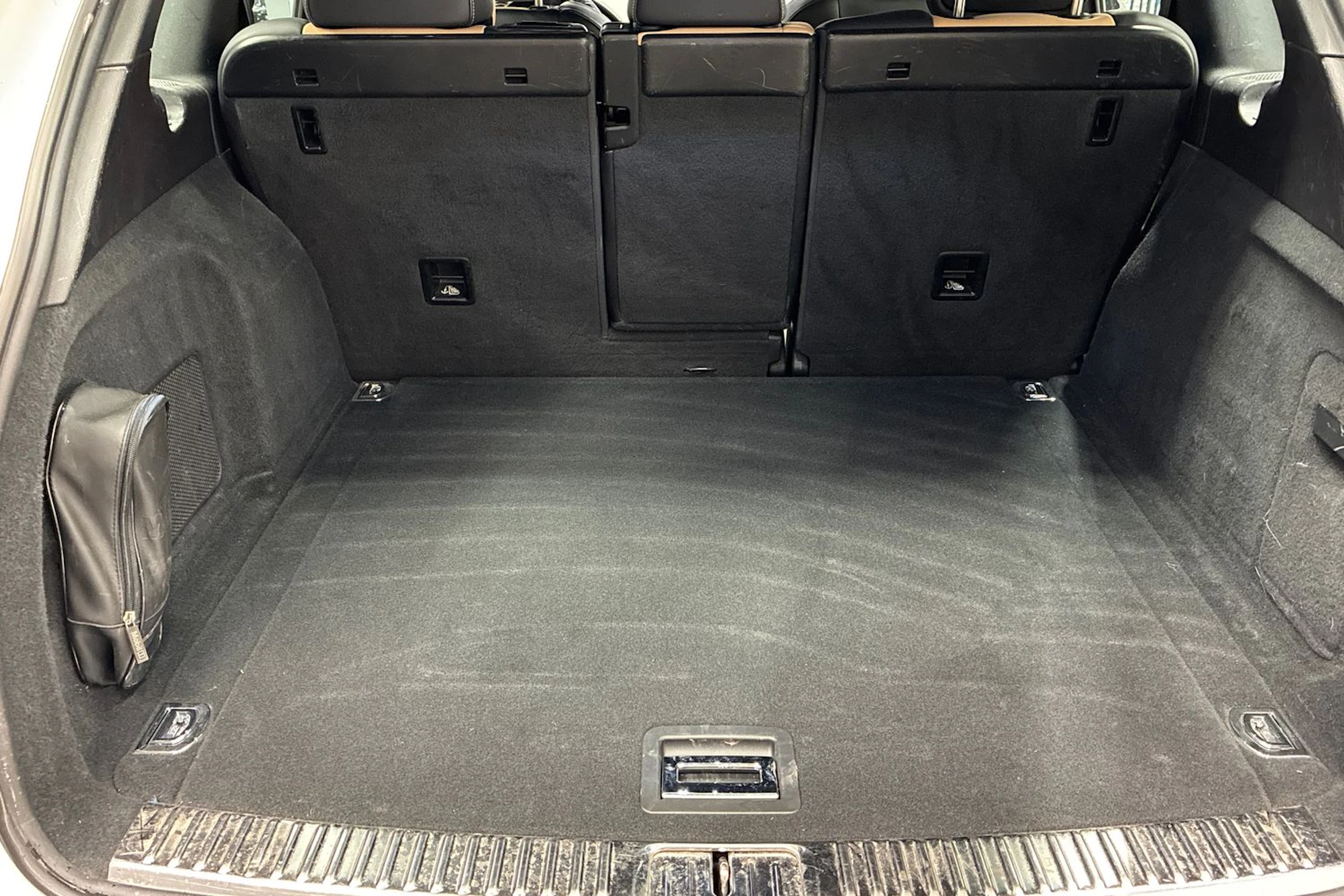 valkoinen Porsche Cayenne 2015 kuva 28.