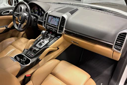 valkoinen Porsche Cayenne 2015 kuva 33.