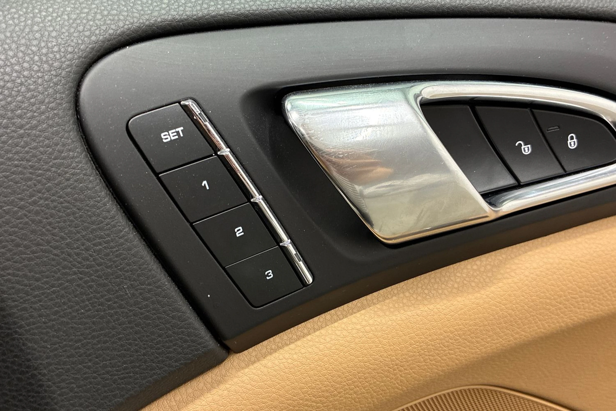 valkoinen Porsche Cayenne 2015 kuva 34.