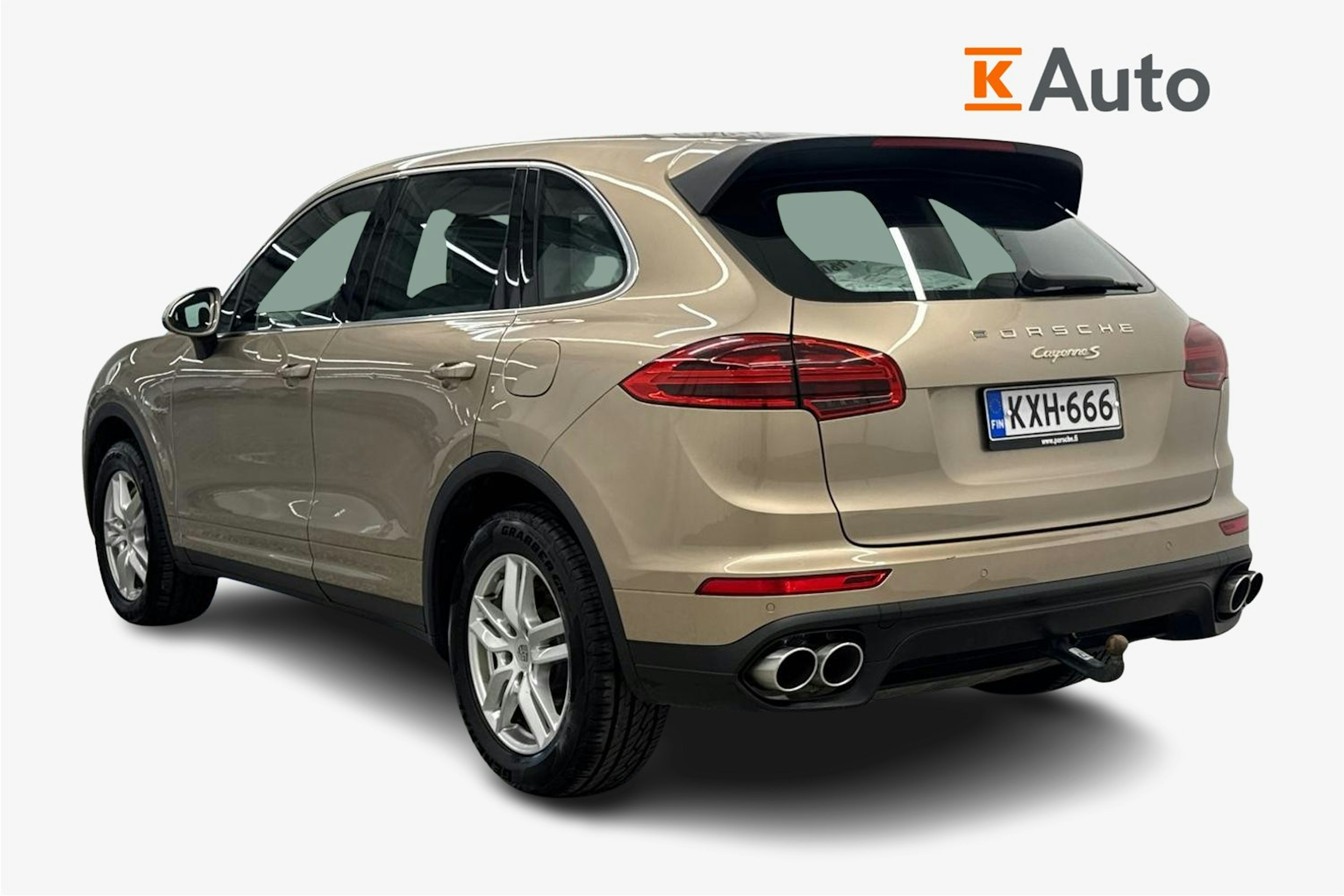 Harmaa Porsche Cayenne 2015 kuva 2.
