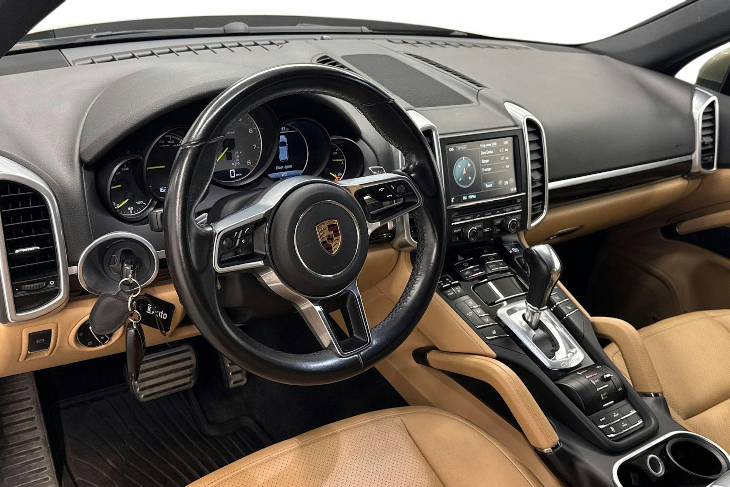 Harmaa Porsche Cayenne 2015 kuva 7.