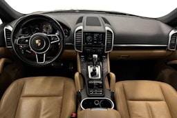 Harmaa Porsche Cayenne 2015 kuva 9.
