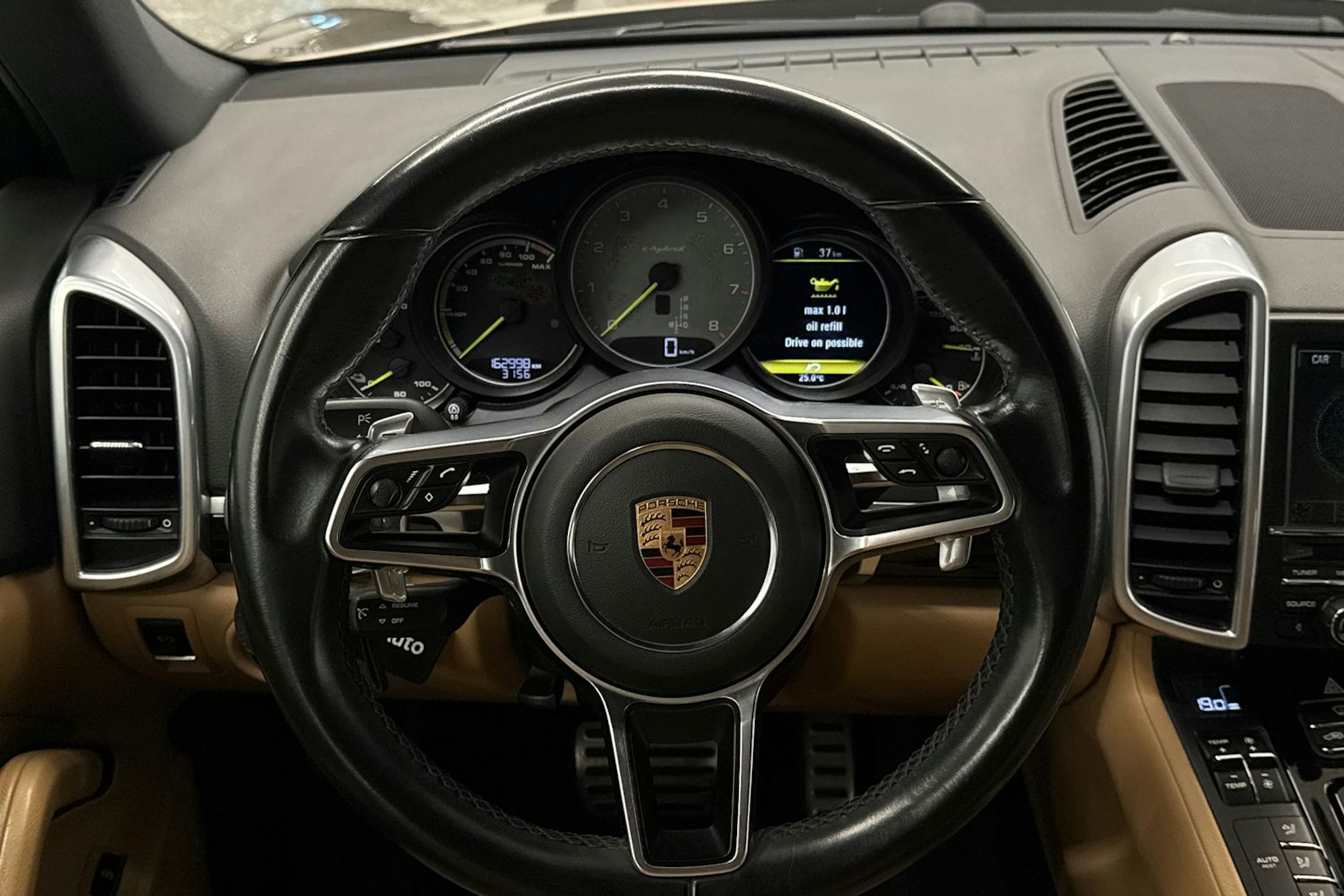 Harmaa Porsche Cayenne 2015 kuva 14.