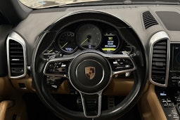 Harmaa Porsche Cayenne 2015 kuva 14.