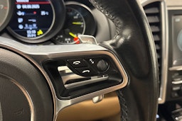 Harmaa Porsche Cayenne 2015 kuva 15.