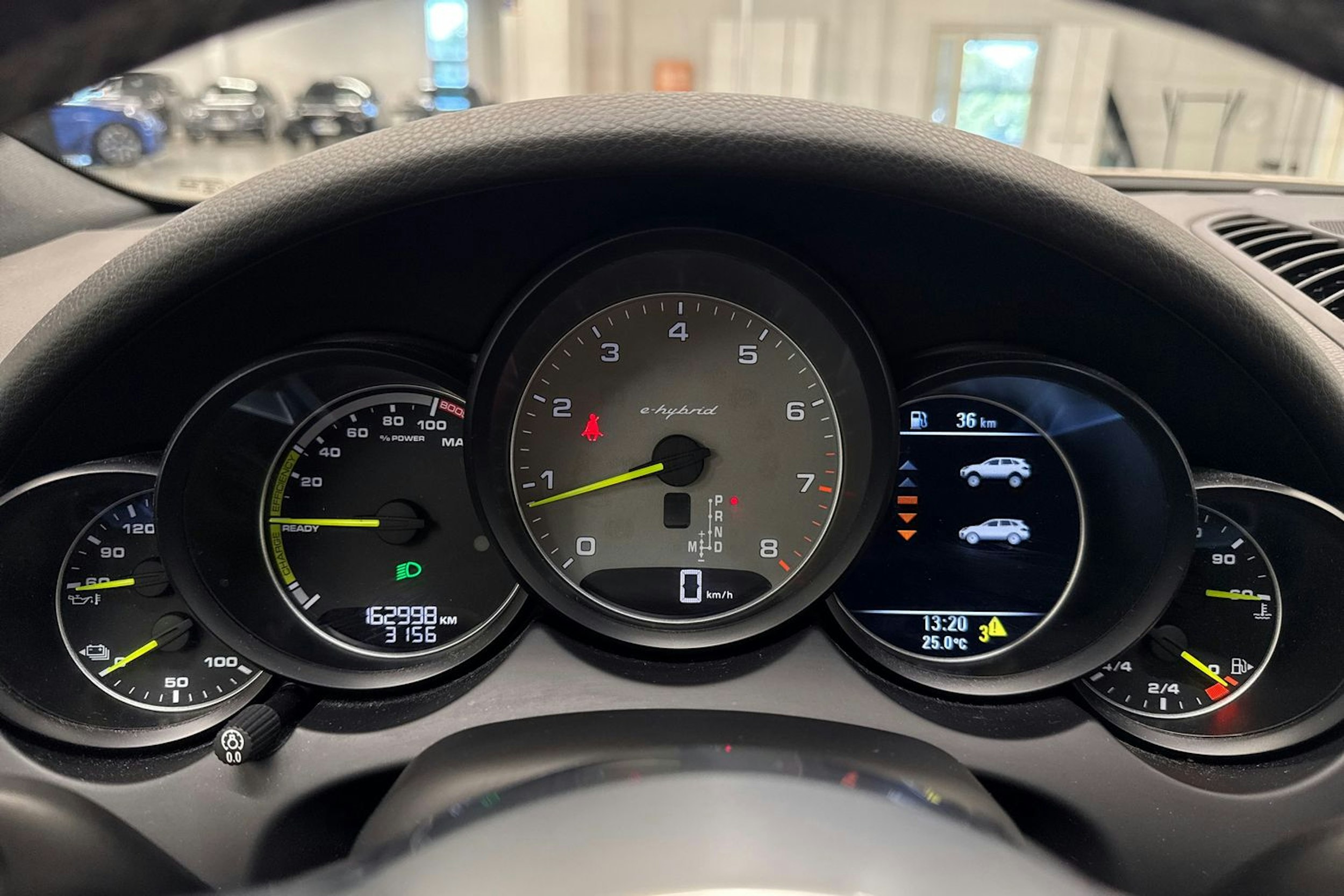 Harmaa Porsche Cayenne 2015 kuva 17.