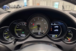 Harmaa Porsche Cayenne 2015 kuva 17.