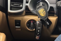 Harmaa Porsche Cayenne 2015 kuva 19.