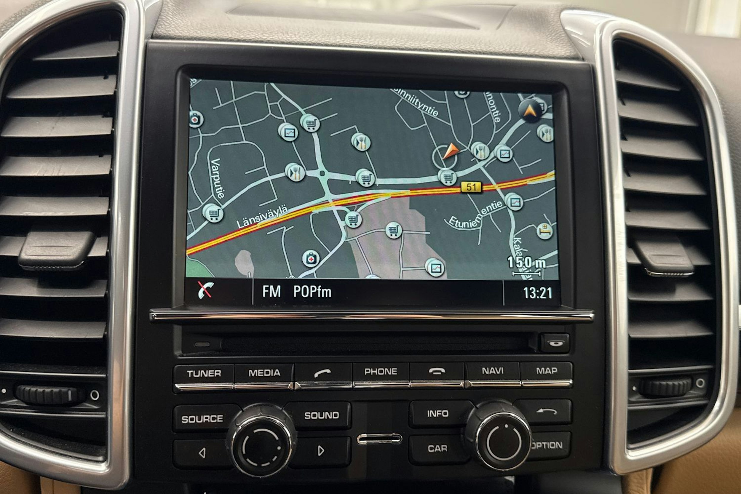 Harmaa Porsche Cayenne 2015 kuva 21.
