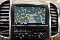Harmaa Porsche Cayenne 2015 kuva 21.