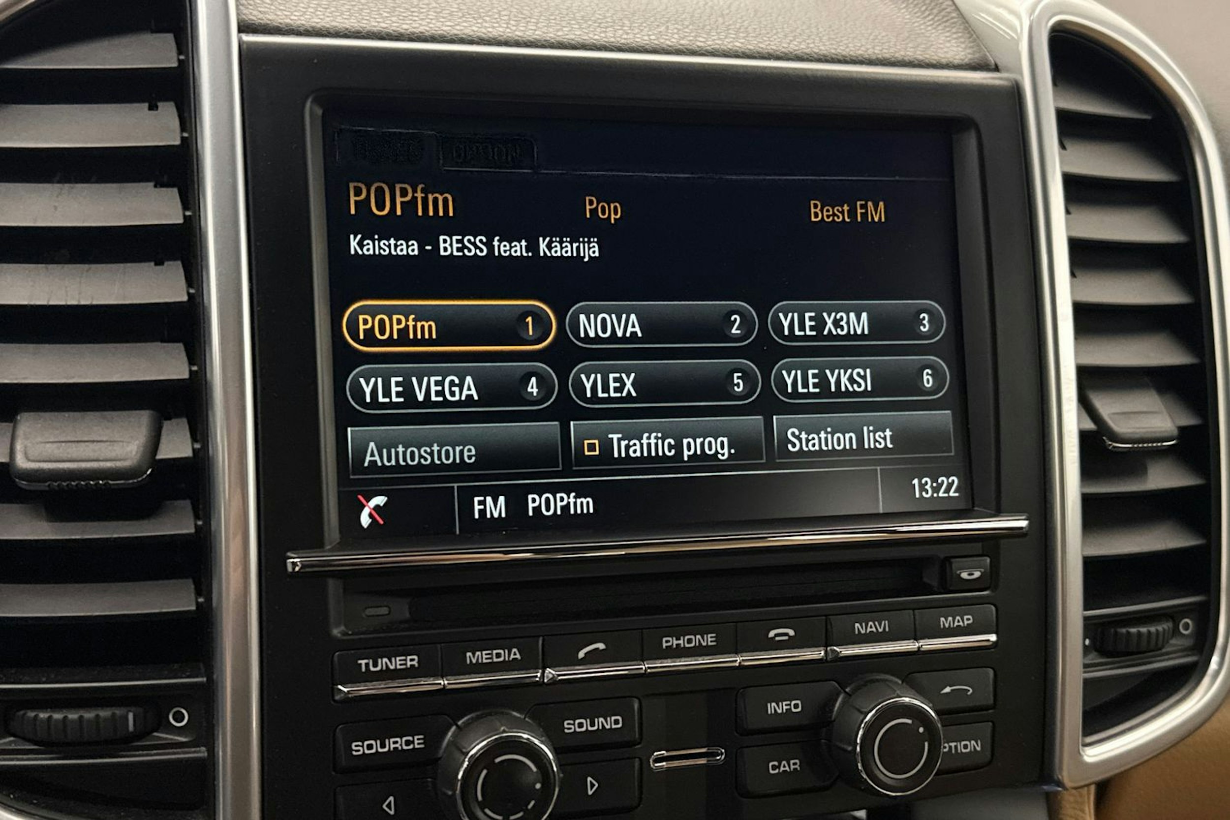 Harmaa Porsche Cayenne 2015 kuva 24.