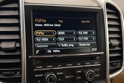 Harmaa Porsche Cayenne 2015 kuva 24.