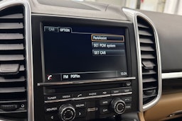 Harmaa Porsche Cayenne 2015 kuva 27.