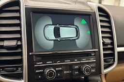 Harmaa Porsche Cayenne 2015 kuva 28.