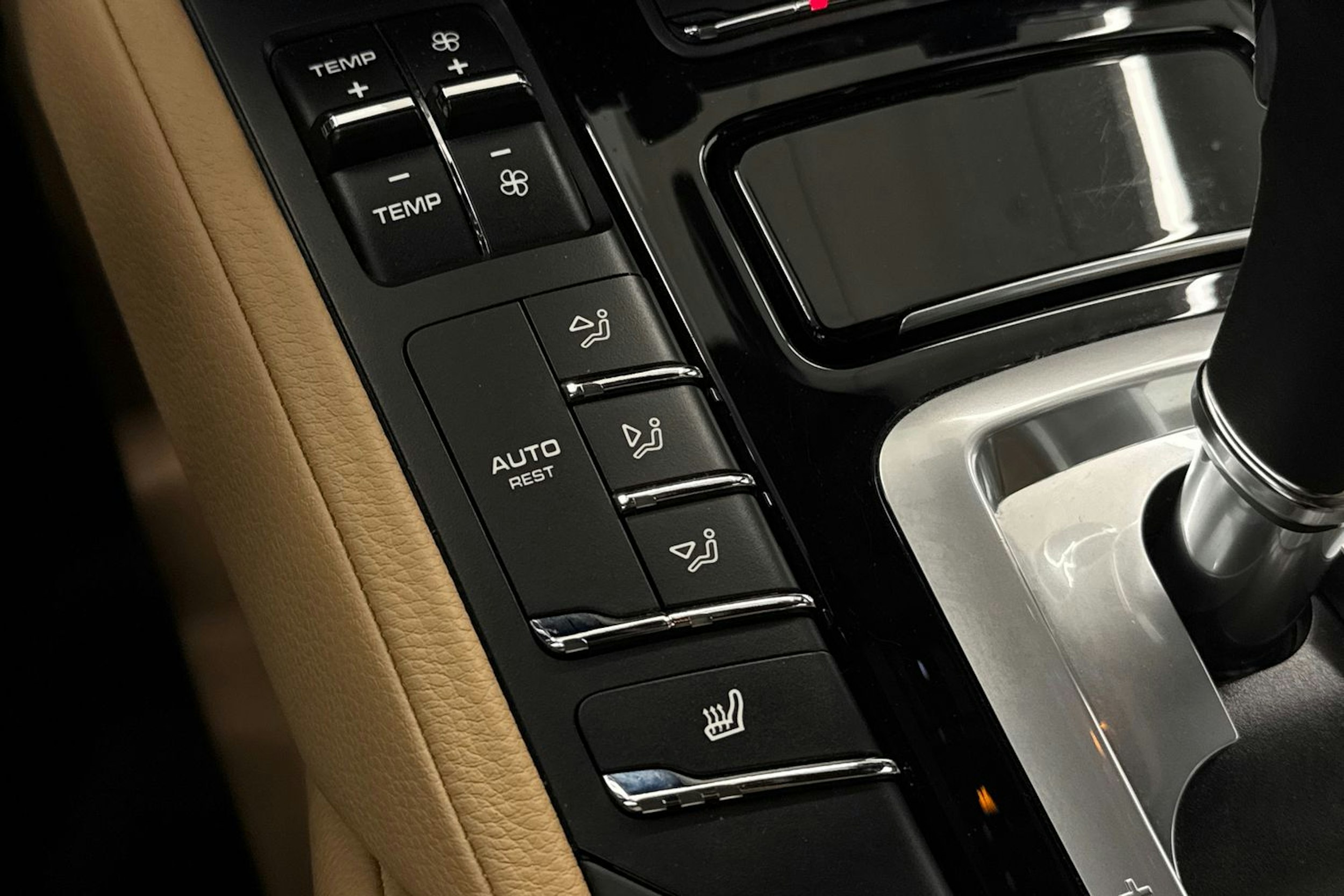 Harmaa Porsche Cayenne 2015 kuva 30.