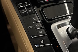Harmaa Porsche Cayenne 2015 kuva 30.
