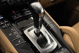 Harmaa Porsche Cayenne 2015 kuva 31.