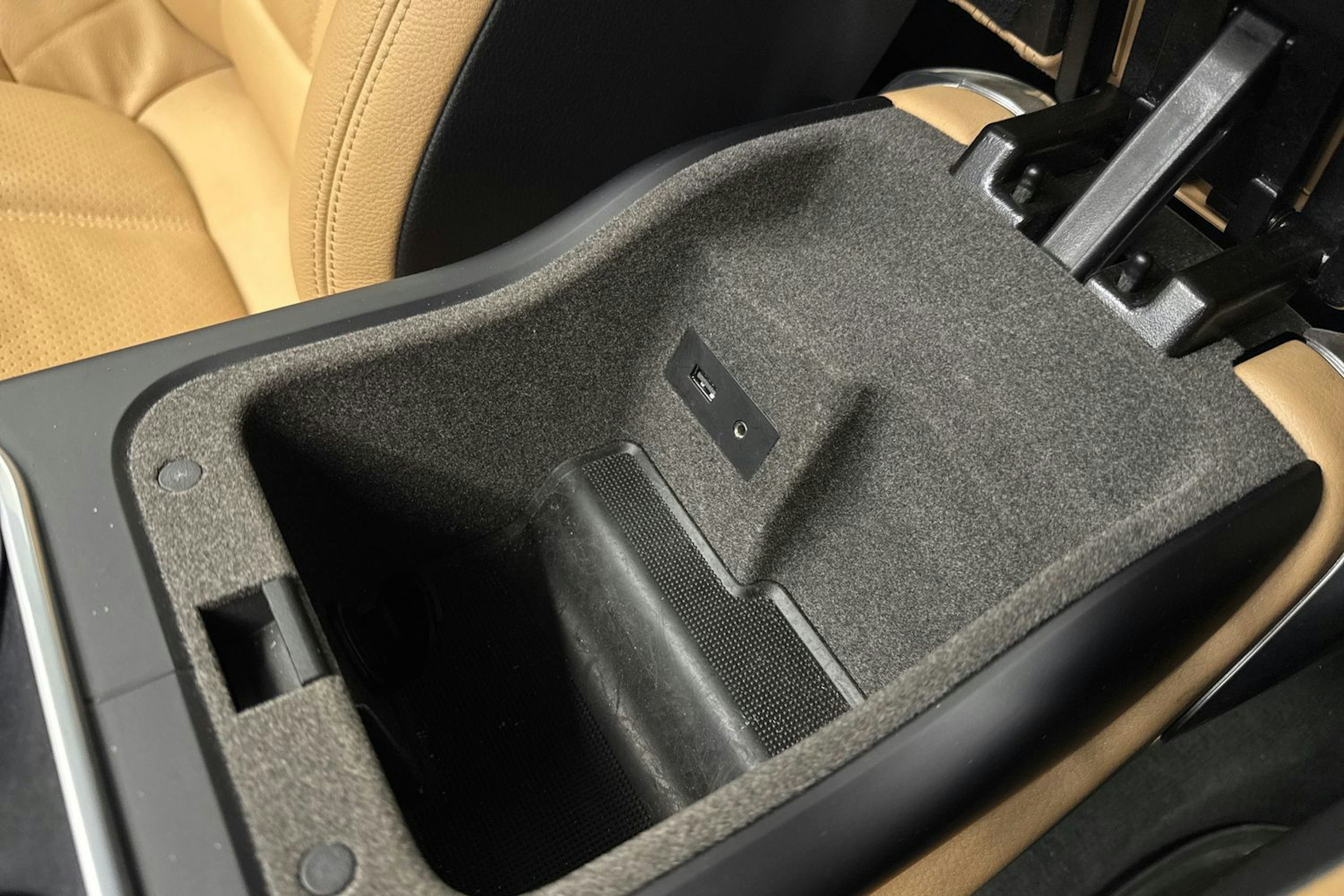 Harmaa Porsche Cayenne 2015 kuva 34.