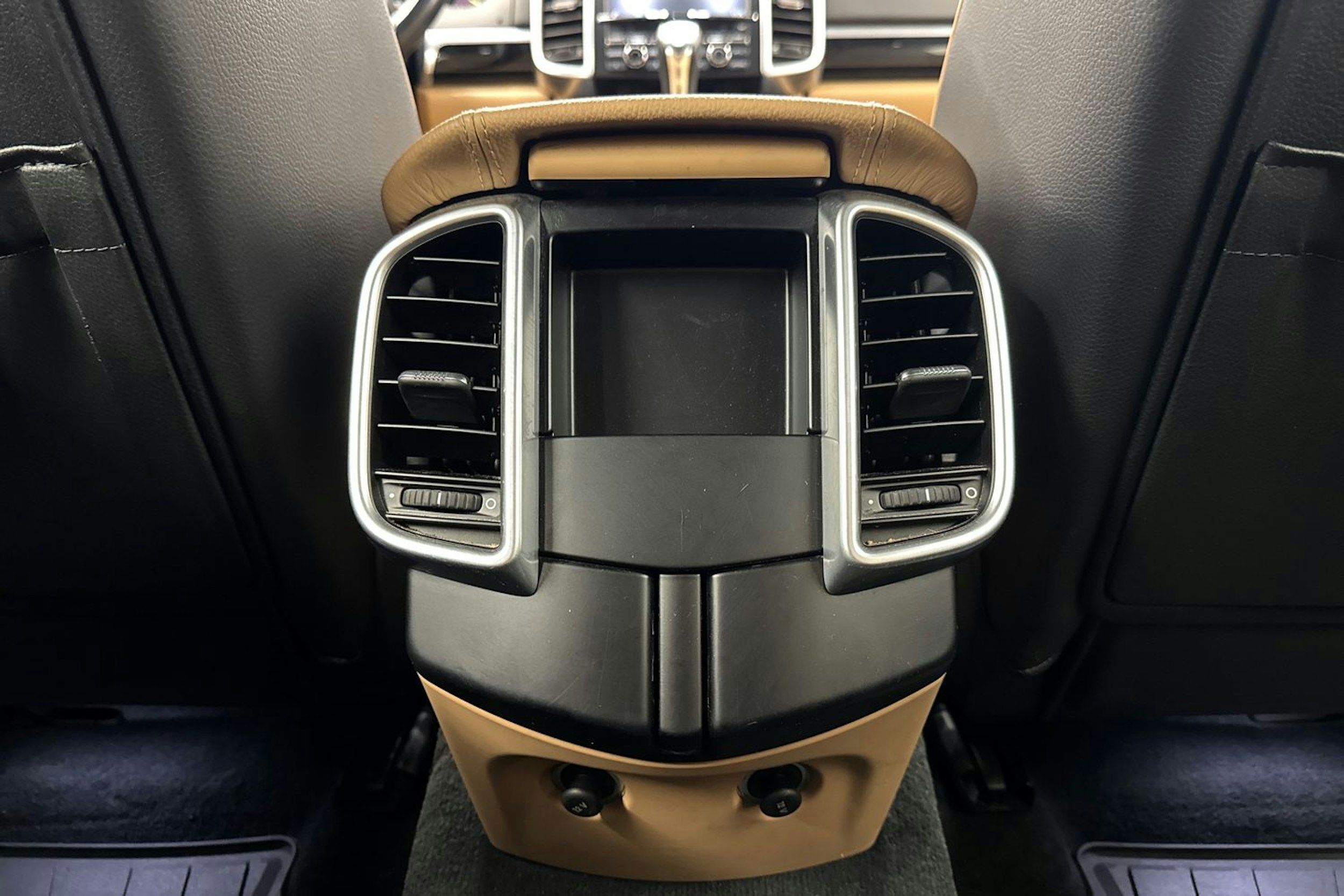 Harmaa Porsche Cayenne 2015 kuva 35.