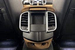 Harmaa Porsche Cayenne 2015 kuva 35.