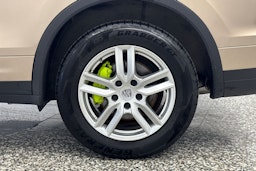 Harmaa Porsche Cayenne 2015 kuva 40.