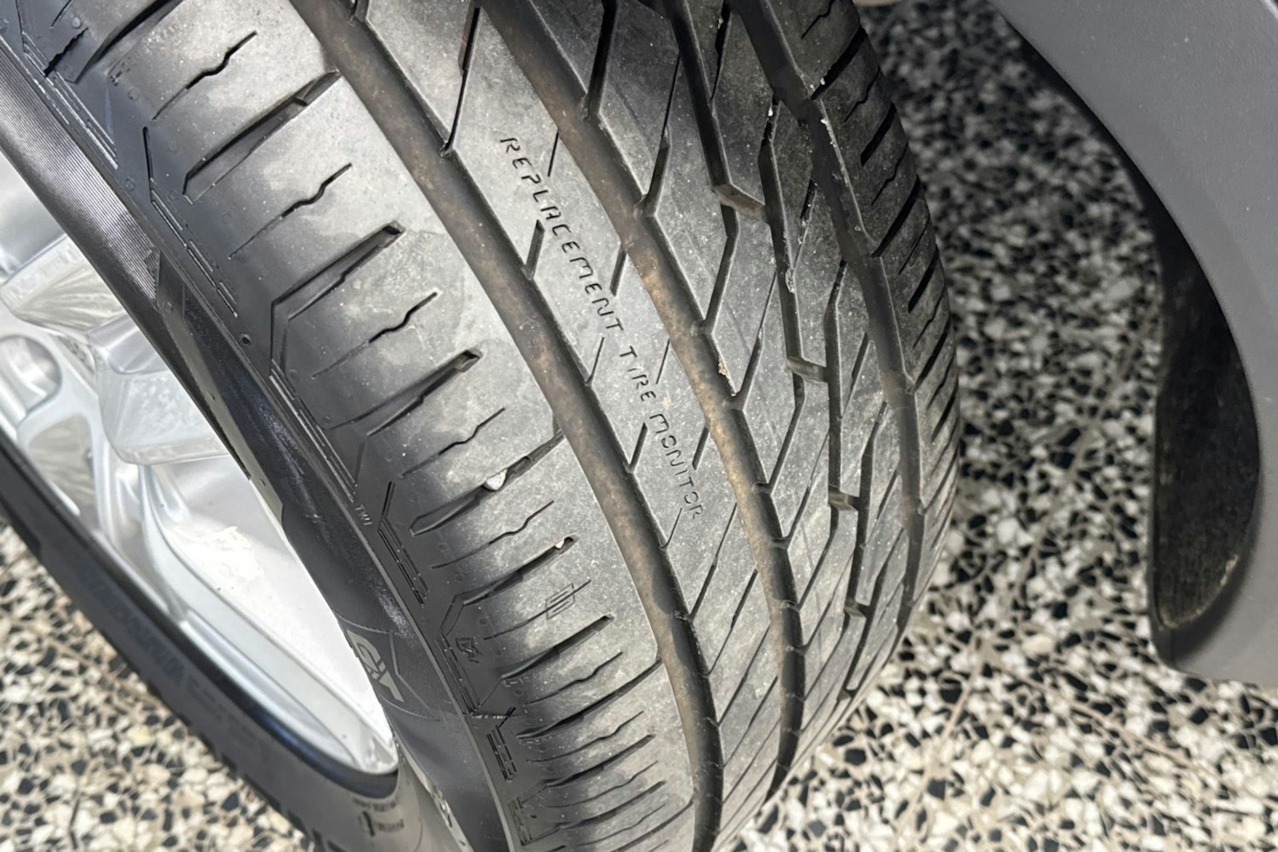 Harmaa Porsche Cayenne 2015 kuva 41.