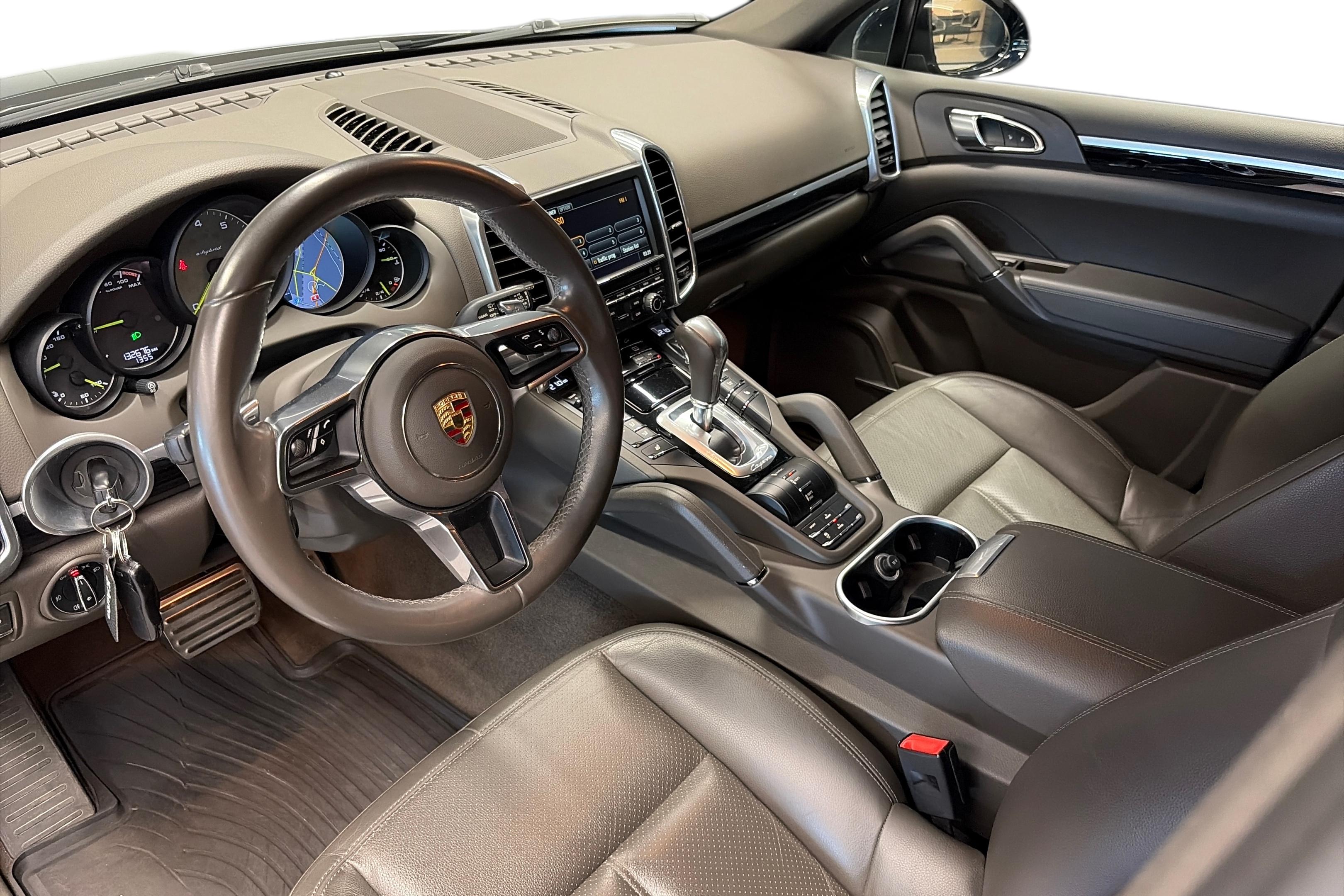 Porsche Cayenne S E-hybrid 2015, kuva 6/24