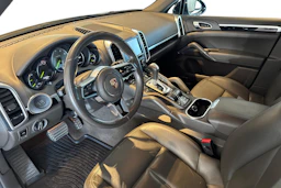 met. Sininen Porsche Cayenne 2015 kuva 7.