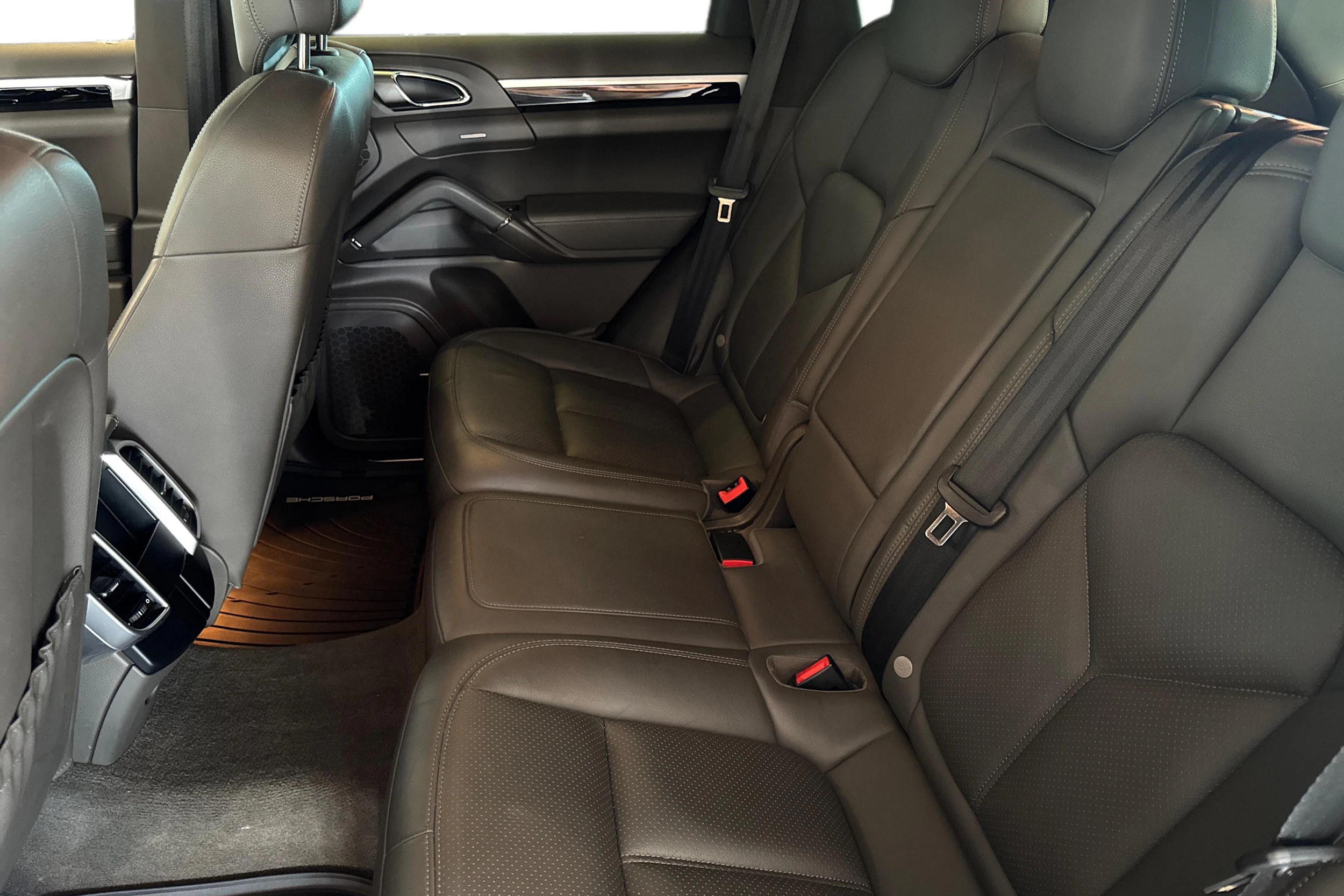 met. Sininen Porsche Cayenne 2015 kuva 9.