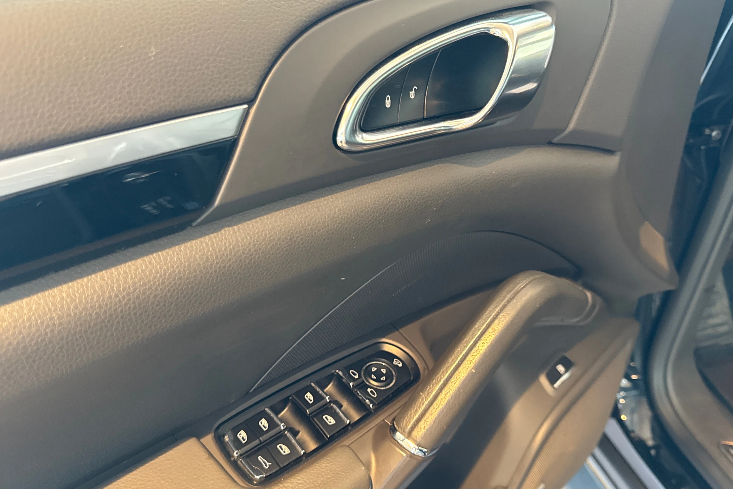 met. Sininen Porsche Cayenne 2015 kuva 11.