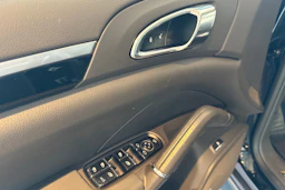 met. Sininen Porsche Cayenne 2015 kuva 11.
