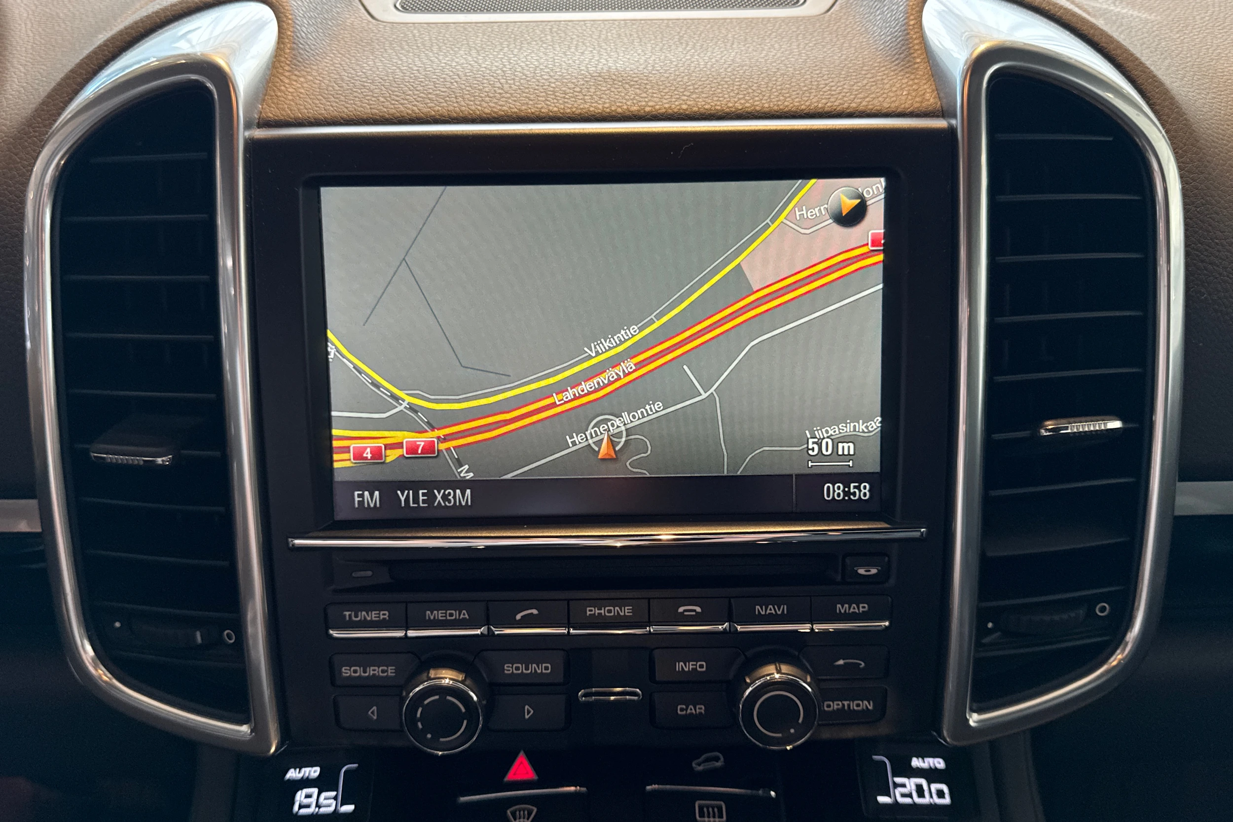 met. Sininen Porsche Cayenne 2015 kuva 14.