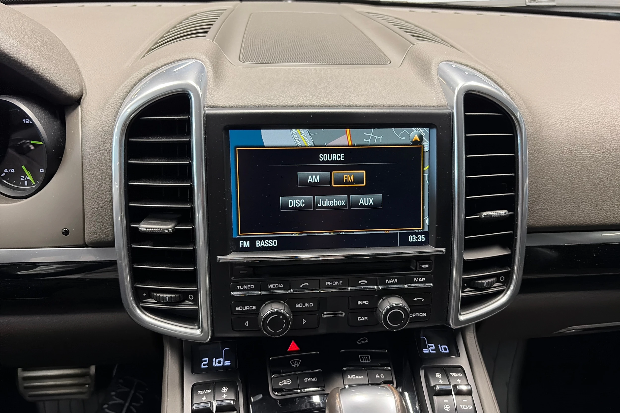met. Sininen Porsche Cayenne 2015 kuva 18.