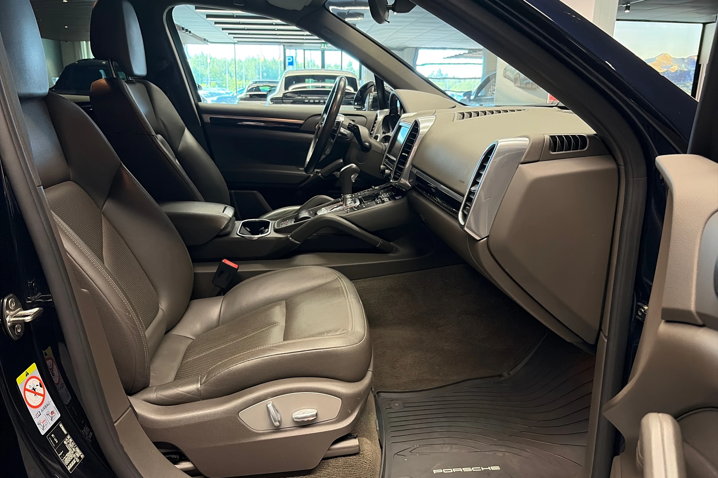 met. Sininen Porsche Cayenne 2015 kuva 21.