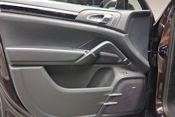 ruskea (beige) Porsche Cayenne 2016 kuva 11.