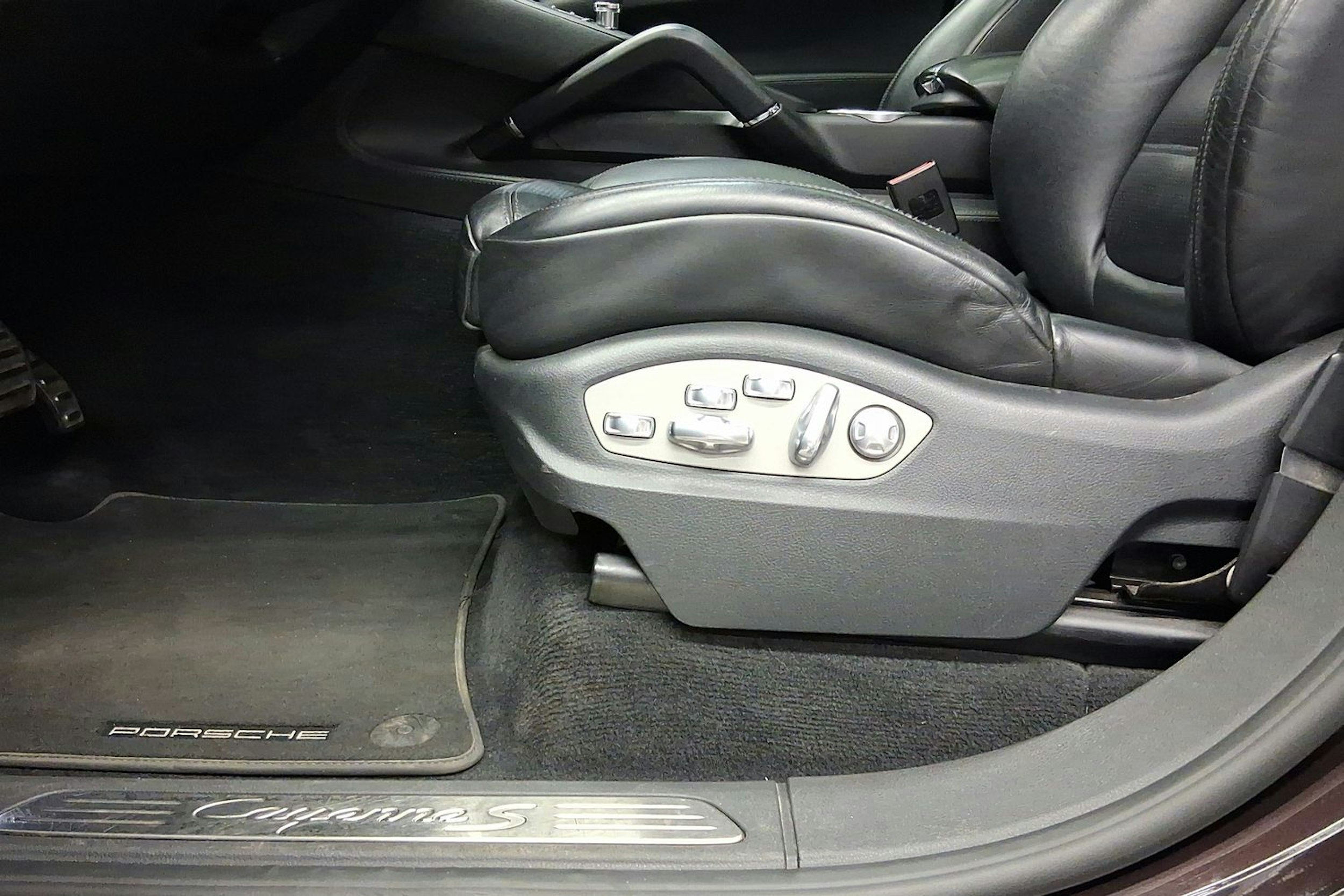 ruskea (beige) Porsche Cayenne 2016 kuva 12.