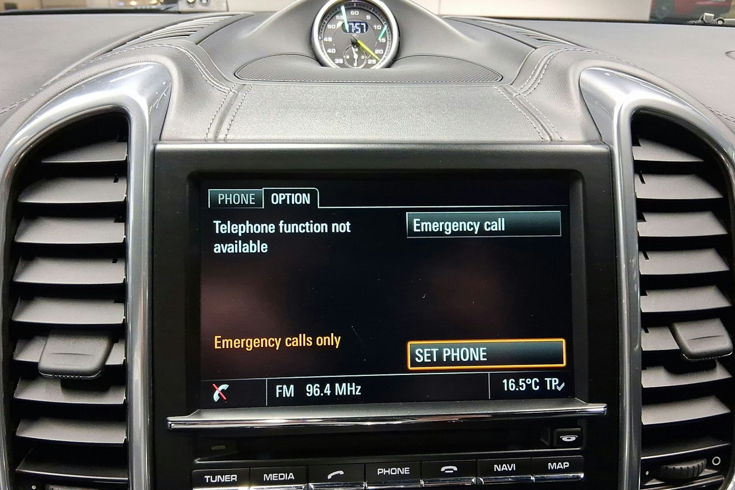 ruskea (beige) Porsche Cayenne 2016 kuva 17.