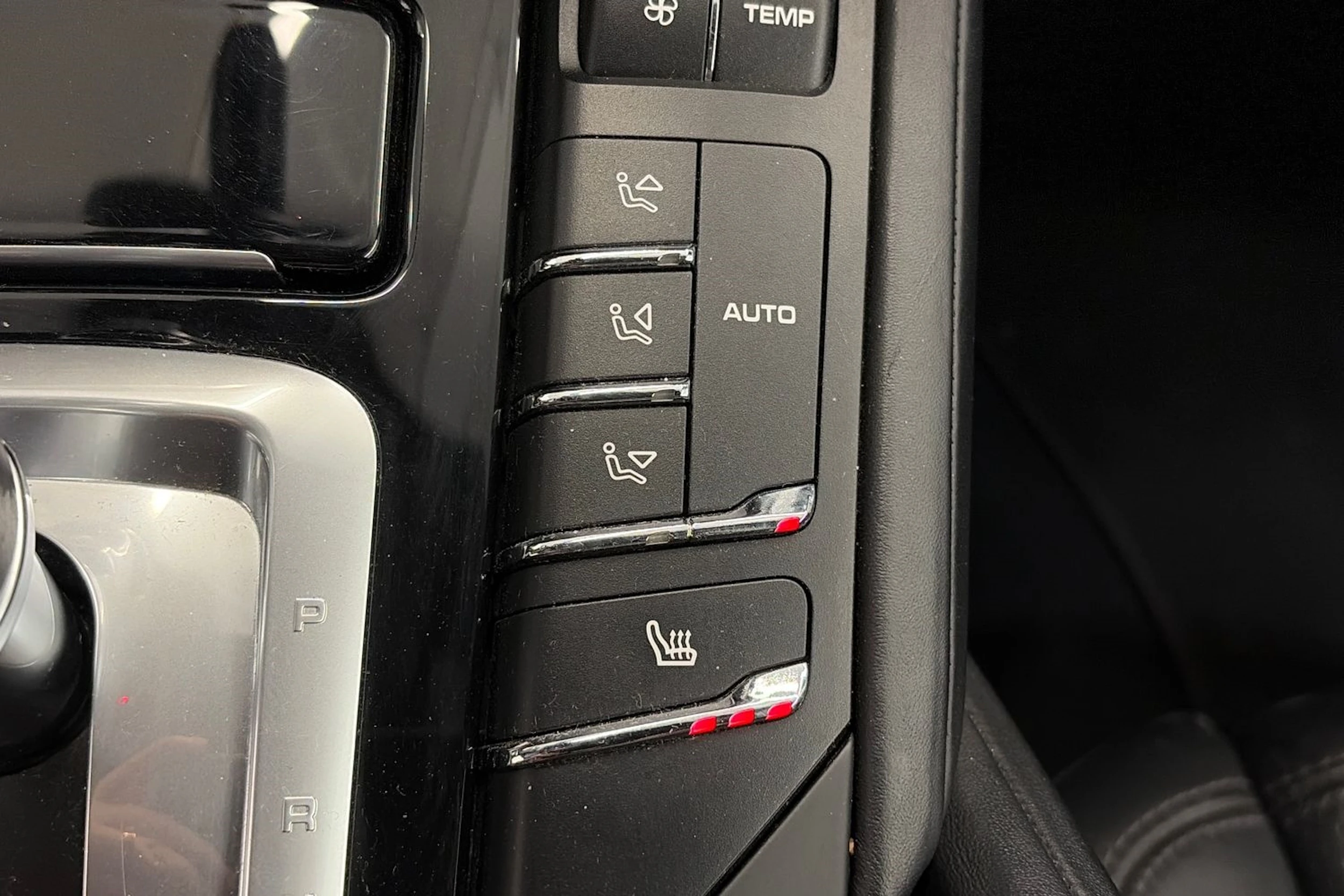 musta Porsche Cayenne 2016 kuva 34.
