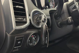 musta Porsche Cayenne 2016 kuva 38.