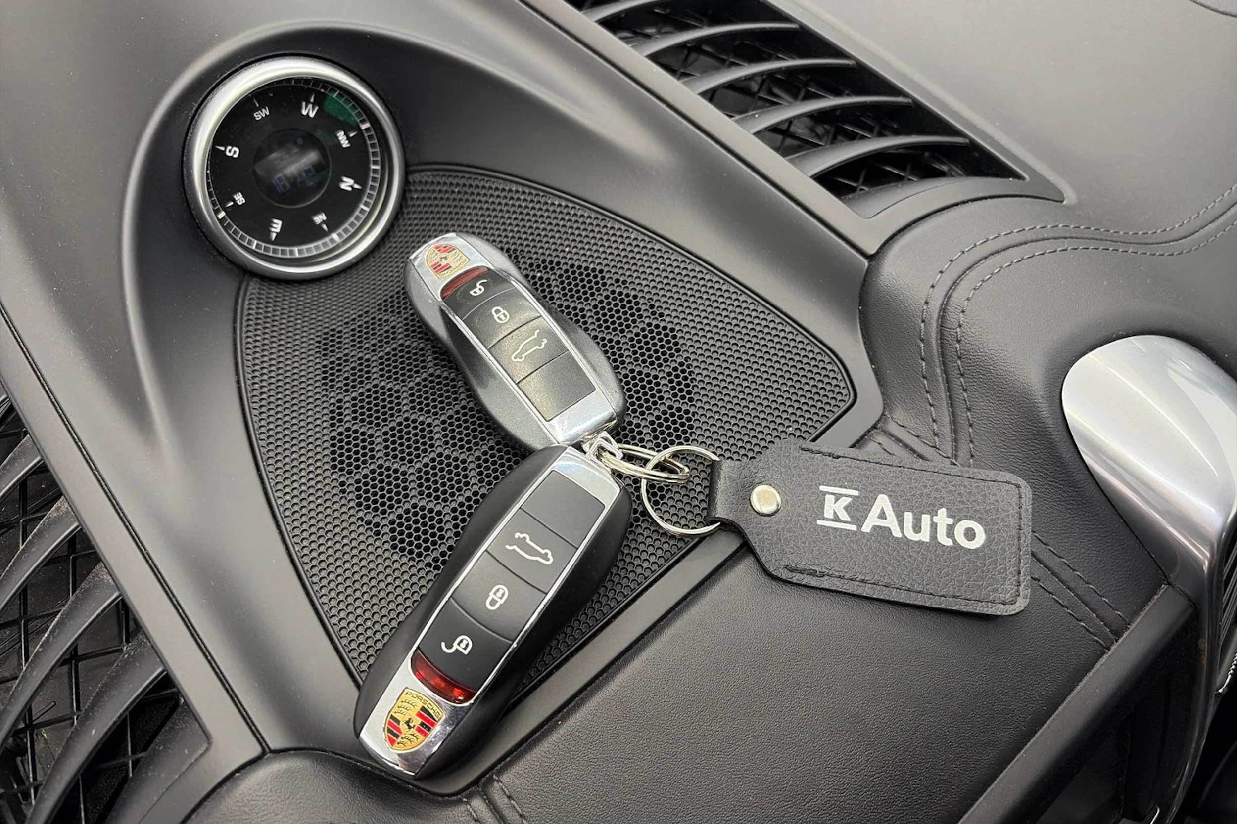 musta Porsche Cayenne 2016 kuva 39.