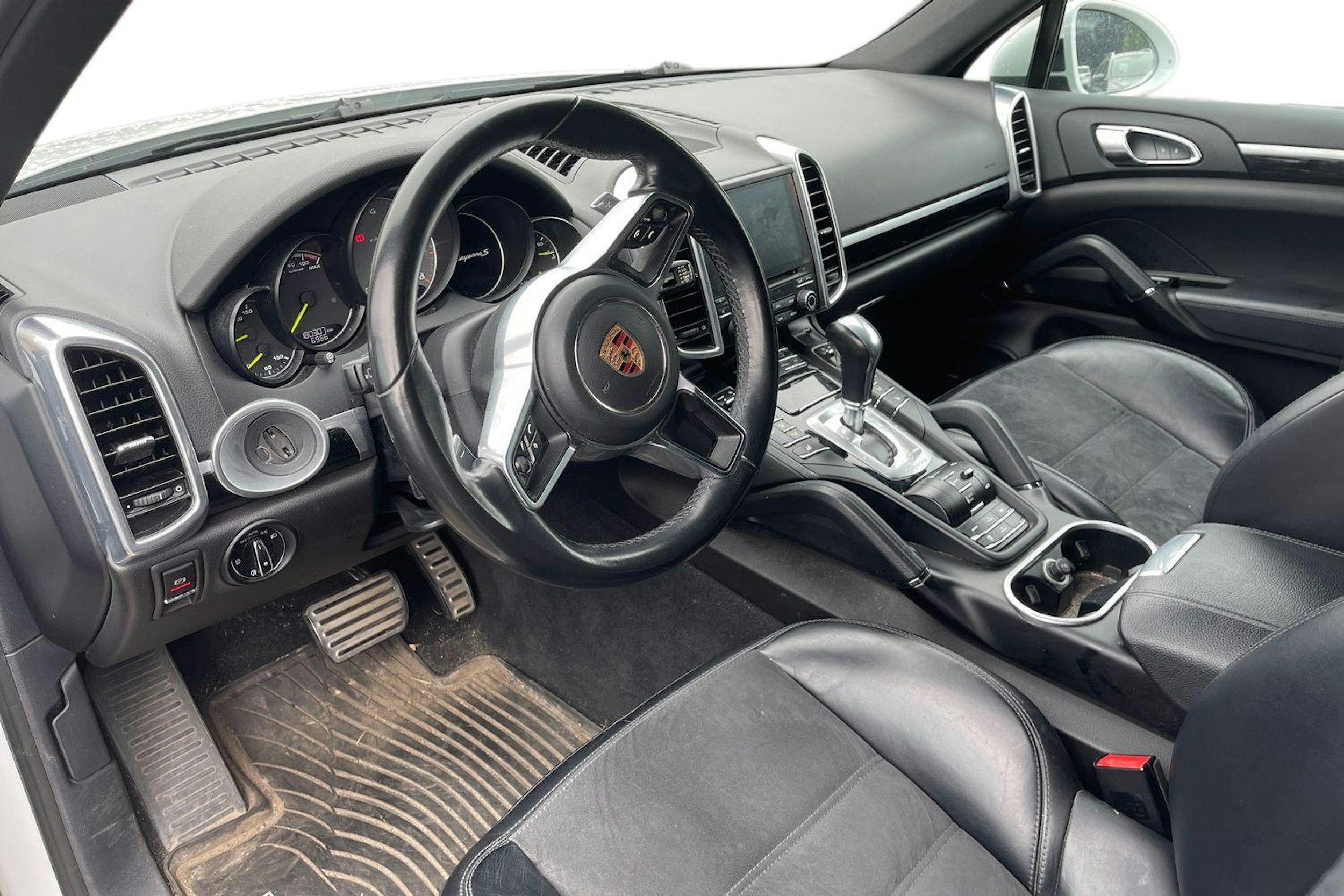 Valkoinen Porsche Cayenne 2016 kuva 3.