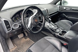 Valkoinen Porsche Cayenne 2016 kuva 3.
